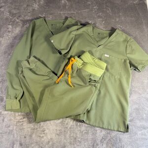 Figs moss green scrub set. Women’s M